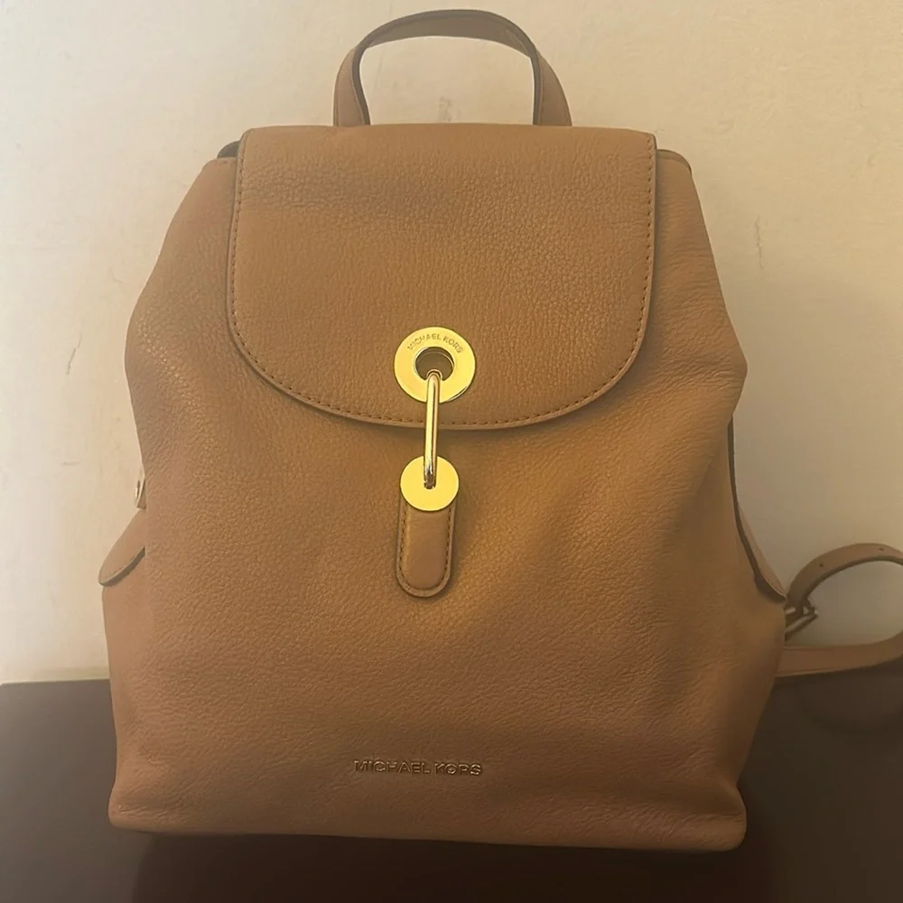 Michael Kors backpack EUC - Picture 1 of 5